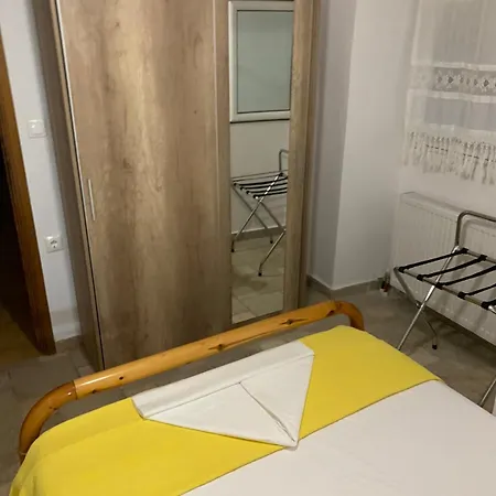 Traditional House With Breathtaking View, Makis Apartment
