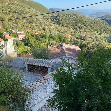 Traditional House With Breathtaking View, Makis Apartment *